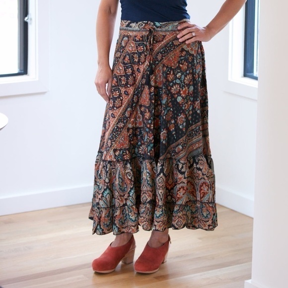 Silky Long CIENNA CHEY SKIRT Size Large - Picture 7 of 8